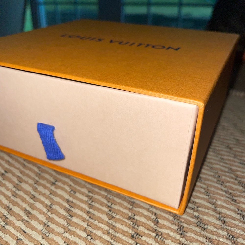Louis Vuitton Accessory Box - Picture 2 of 2